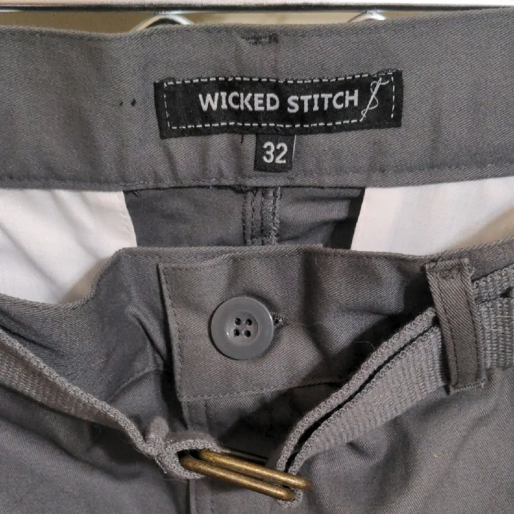Men's Gray Cargo Shorts with Belt - Picture 4 of 4